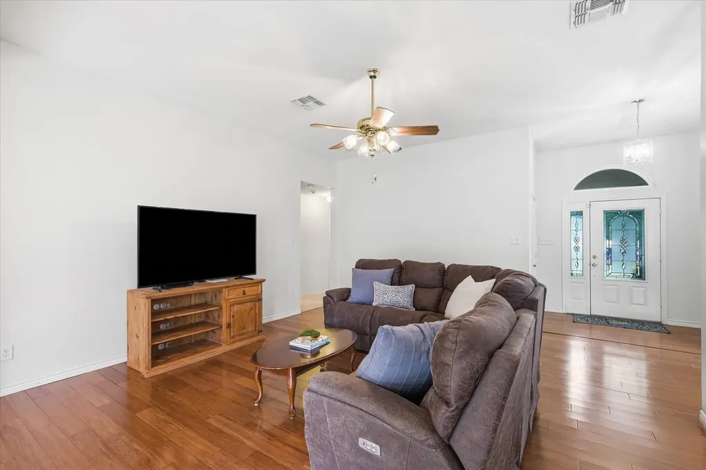 306 Oak Drive Argyle TX 76226