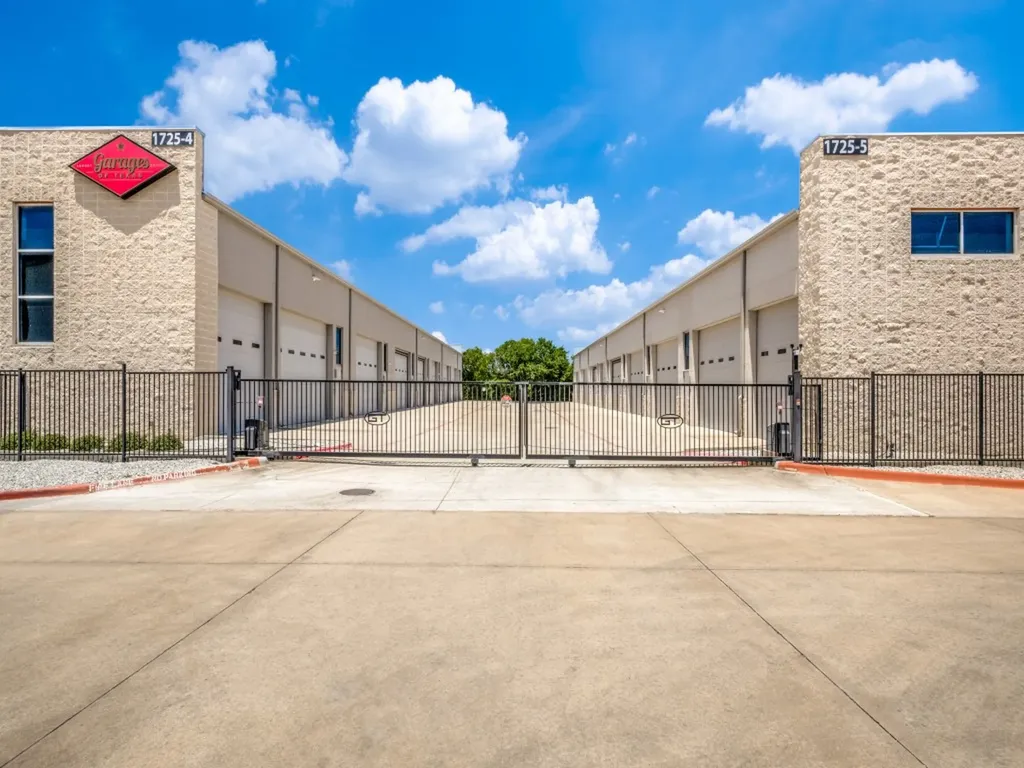 1725 N Us 377 Highway Roanoke TX 76262