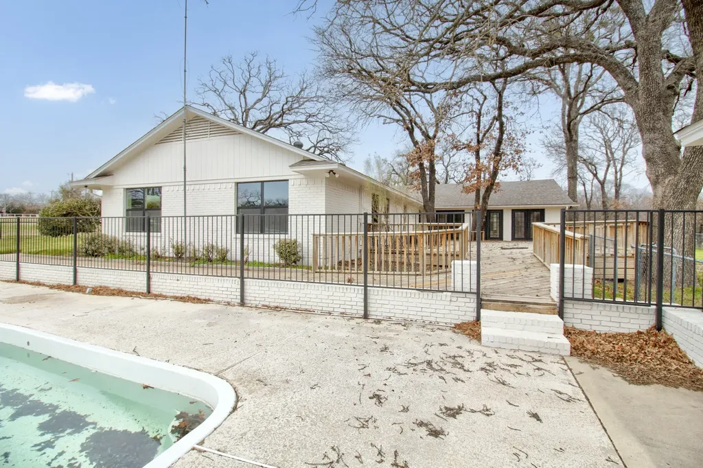 3700 Moseley Road Cross Roads TX 76227