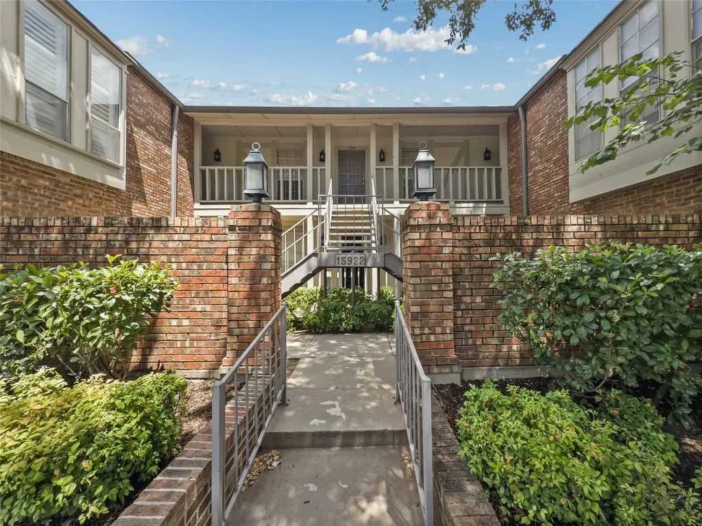 15922 Club Crest Drive Dallas TX 75248