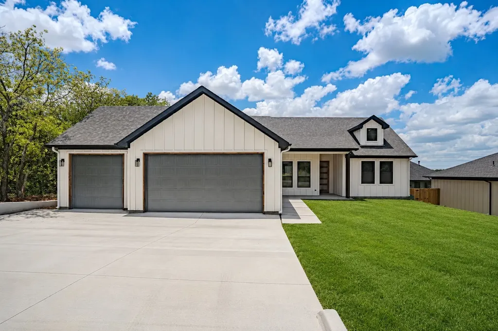 5712 Stonegate Circle Granbury TX 76048