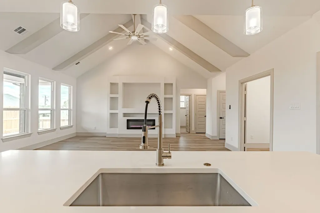 5712 Stonegate Circle Granbury TX 76048