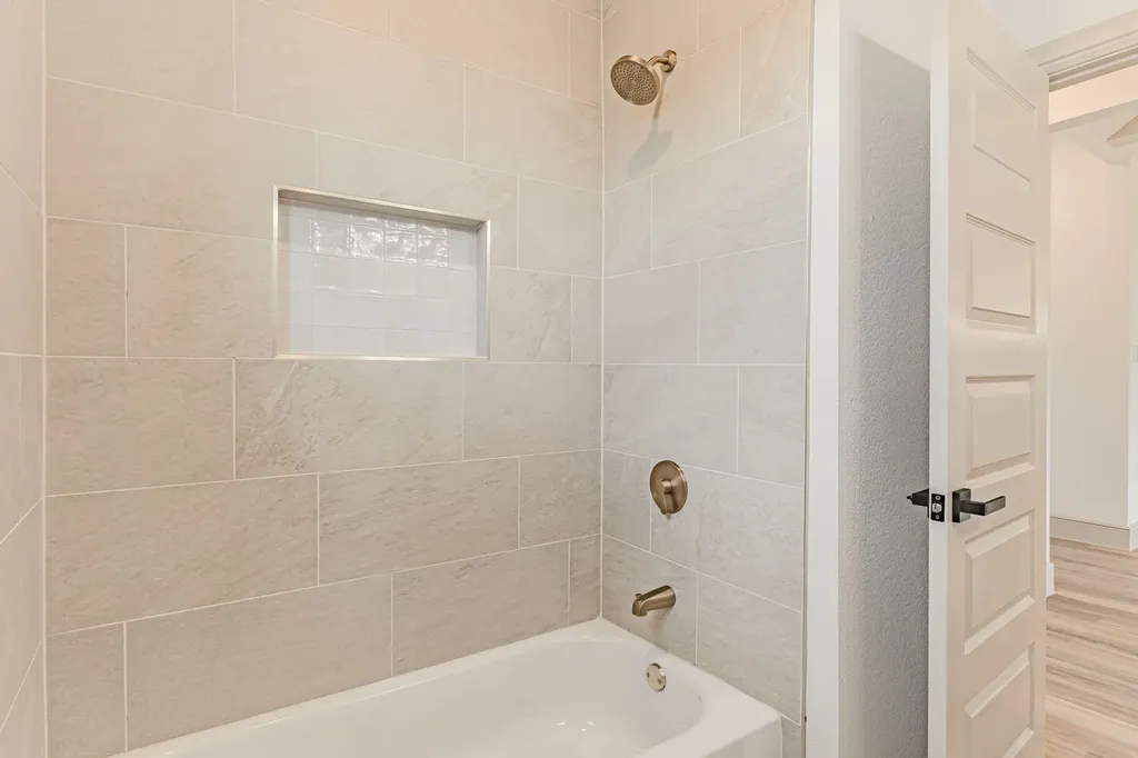 5712 Stonegate Circle Granbury TX 76048
