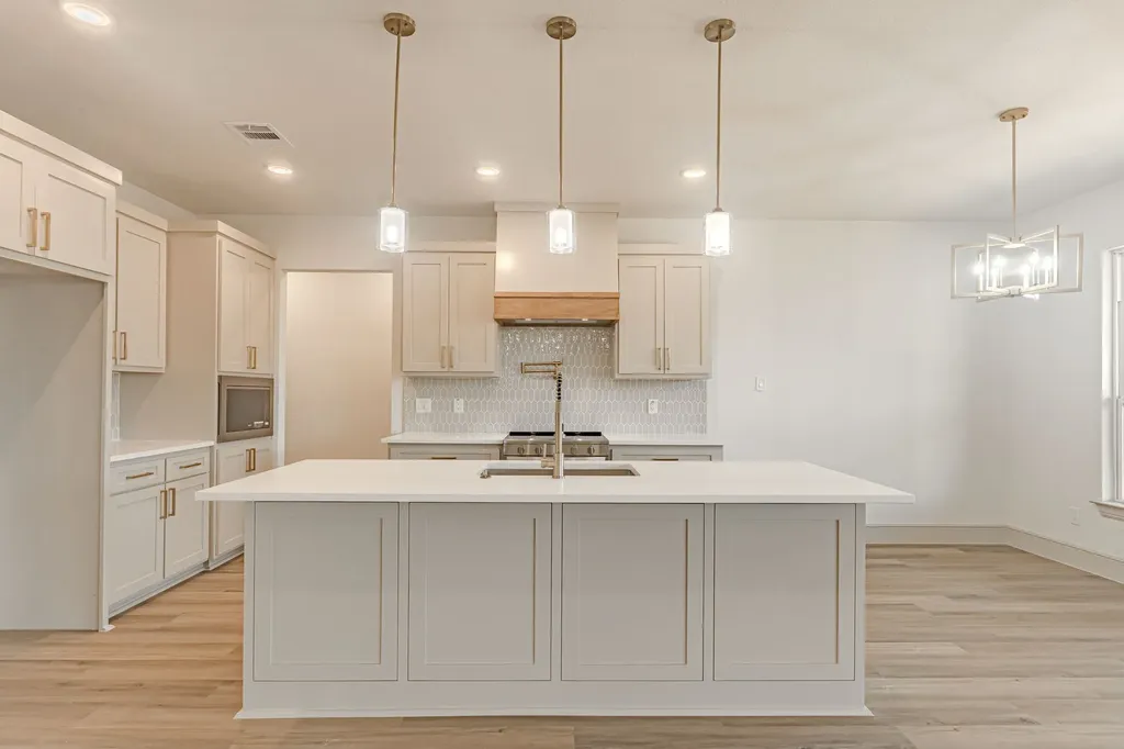 5712 Stonegate Circle Granbury TX 76048