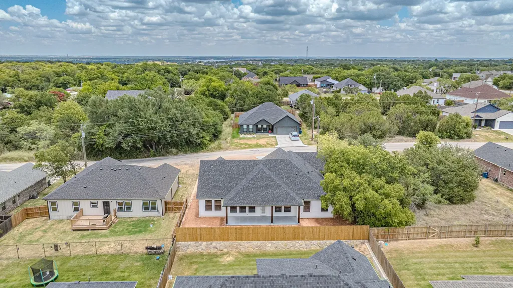 5712 Stonegate Circle Granbury TX 76048