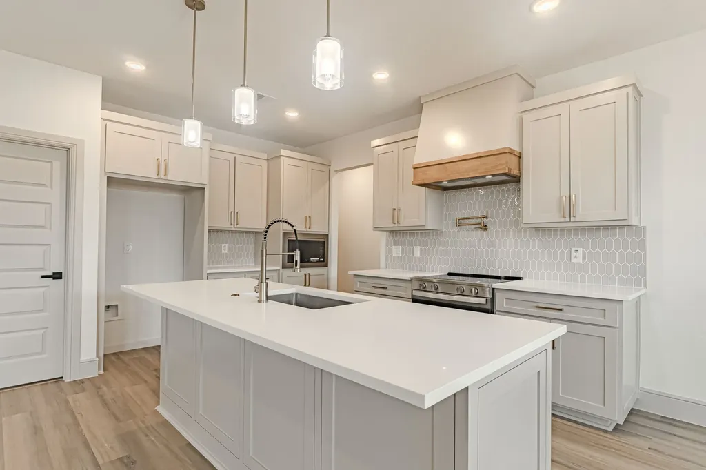 5712 Stonegate Circle Granbury TX 76048