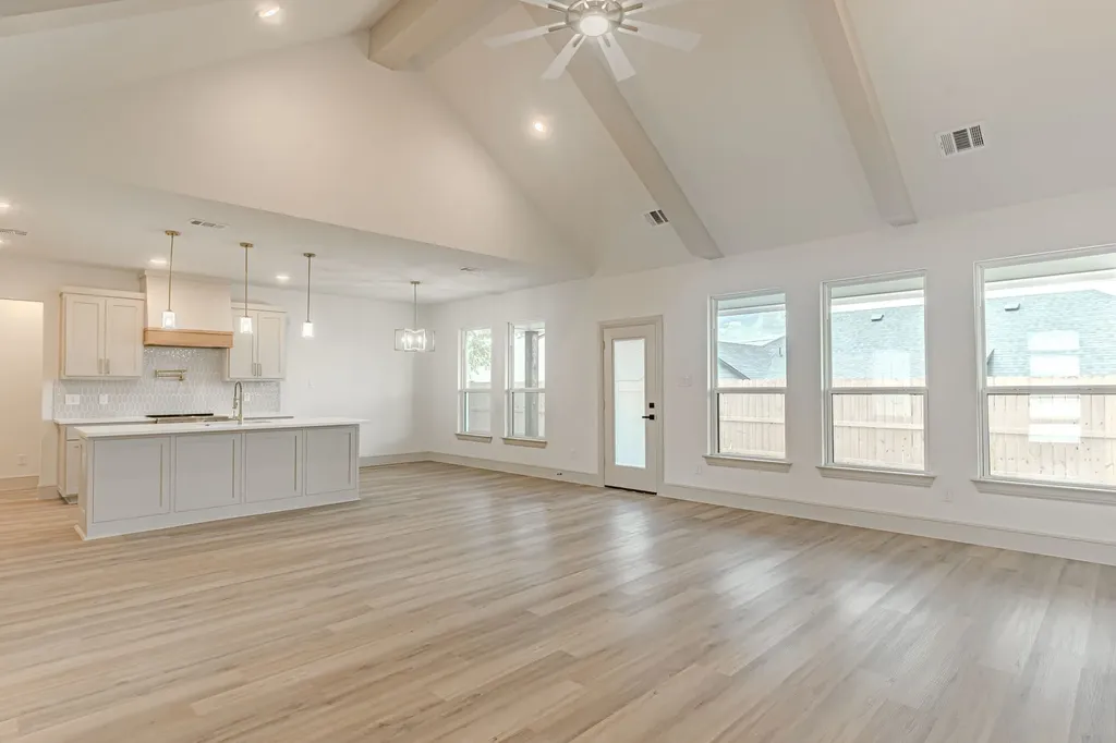 5712 Stonegate Circle Granbury TX 76048
