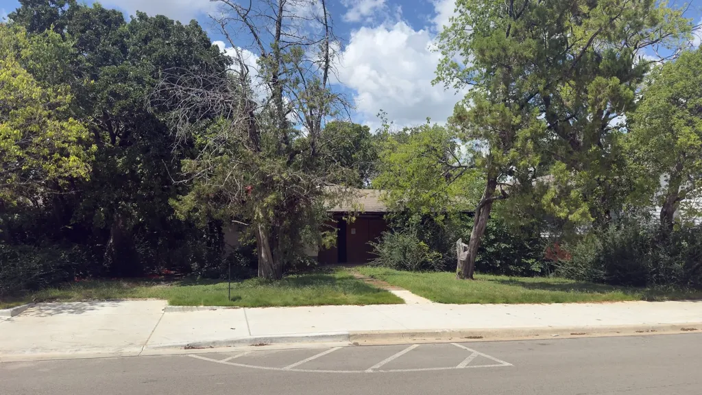 700 W Sycamore Street Denton TX 76201