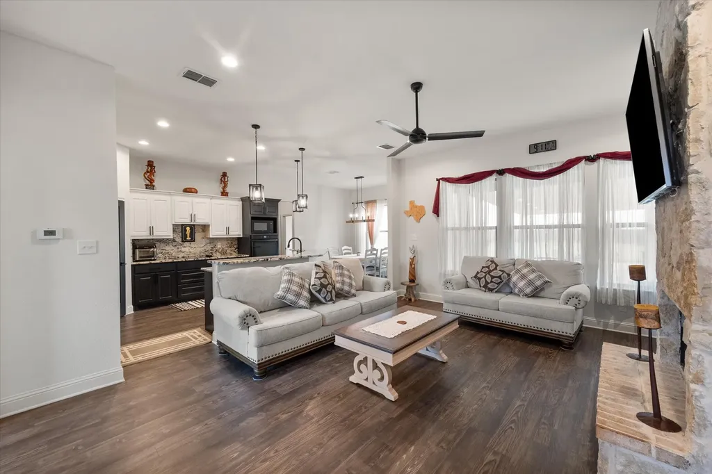 170 Grays Creek Circle Ennis TX 75119