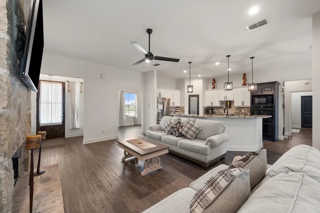 170 Grays Creek Circle Ennis TX 75119