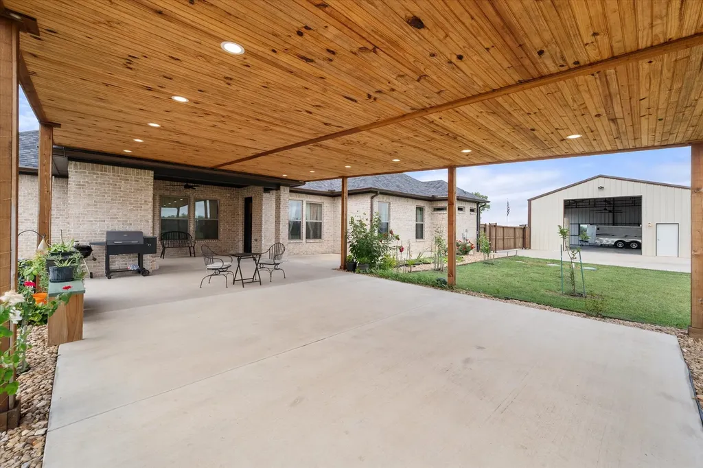 170 Grays Creek Circle Ennis TX 75119