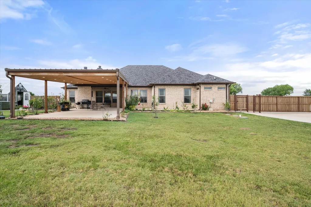 170 Grays Creek Circle Ennis TX 75119