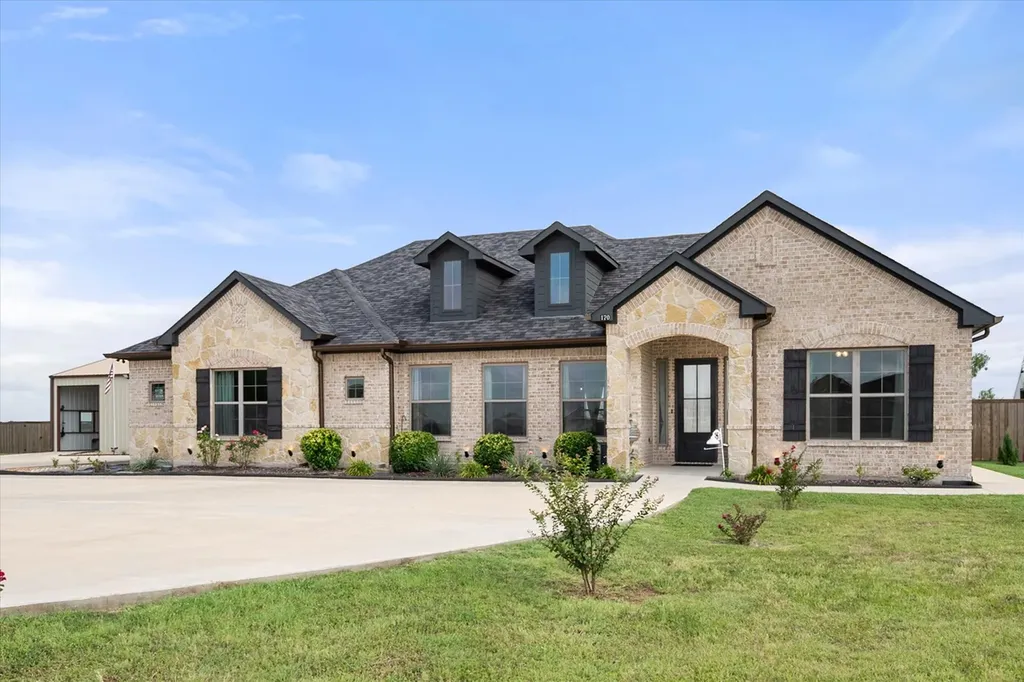 170 Grays Creek Circle Ennis TX 75119