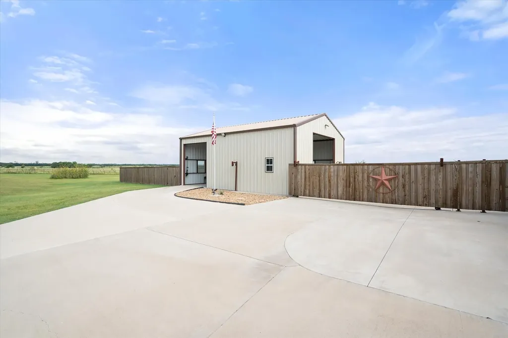 170 Grays Creek Circle Ennis TX 75119