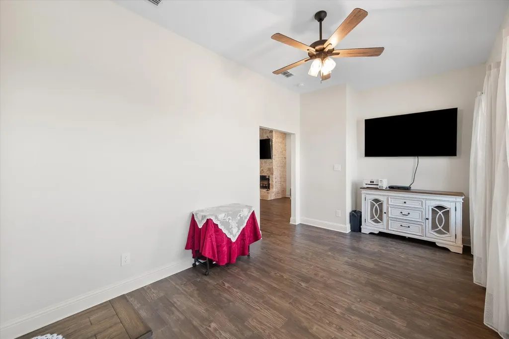170 Grays Creek Circle Ennis TX 75119