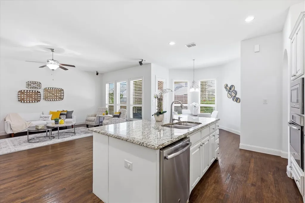 4604 Pony Avenue Carrollton TX 75010