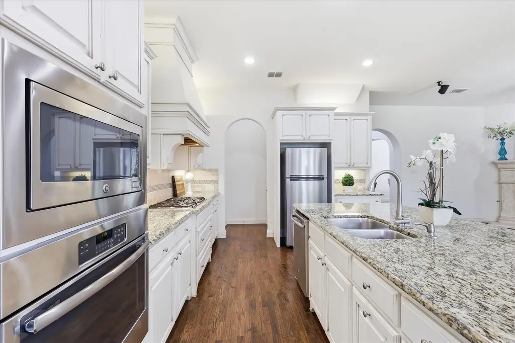 4604 Pony Avenue Carrollton TX 75010