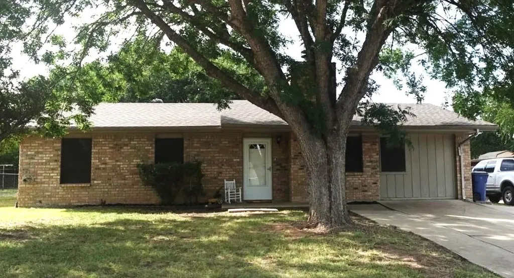 1414 W Torrey Street Granbury TX 76048