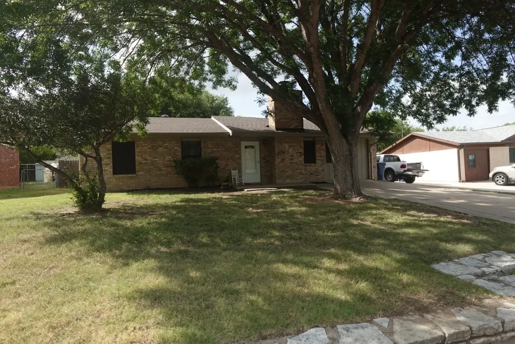1414 W Torrey Street Granbury TX 76048