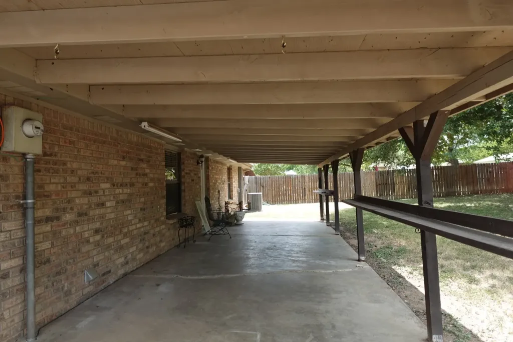 1414 W Torrey Street Granbury TX 76048