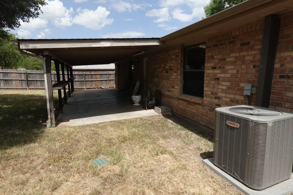 1414 W Torrey Street Granbury TX 76048