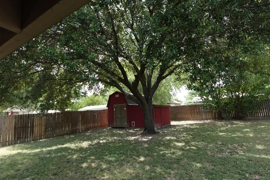1414 W Torrey Street Granbury TX 76048