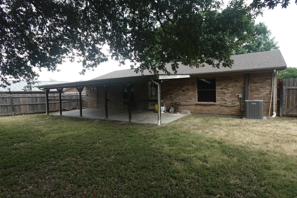 1414 W Torrey Street Granbury TX 76048
