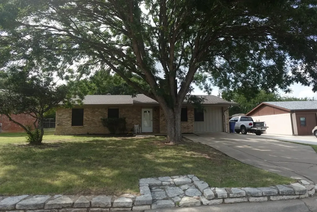 1414 W Torrey Street Granbury TX 76048