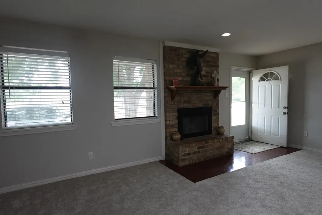 1414 W Torrey Street Granbury TX 76048