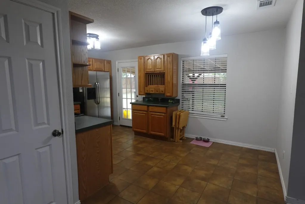 1414 W Torrey Street Granbury TX 76048
