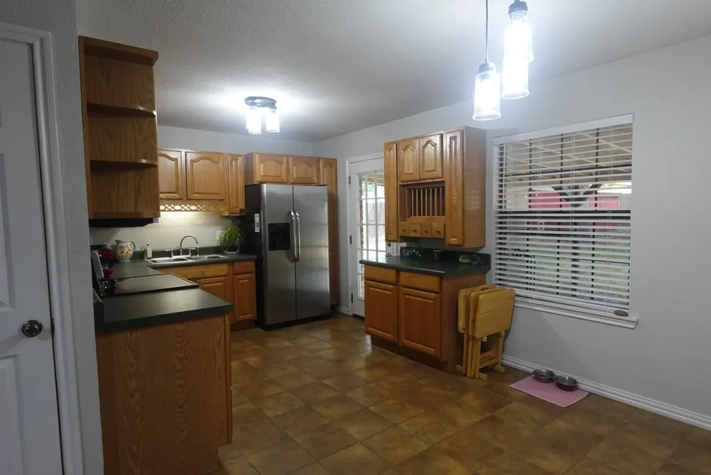 1414 W Torrey Street Granbury TX 76048
