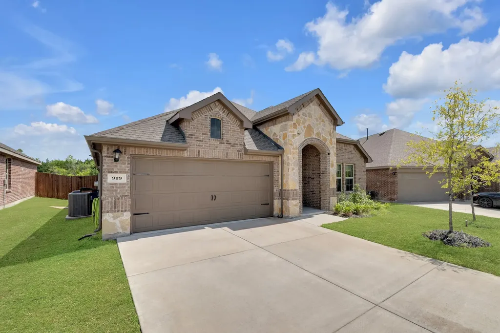 919 Gentle Rain Drive Princeton TX 75407