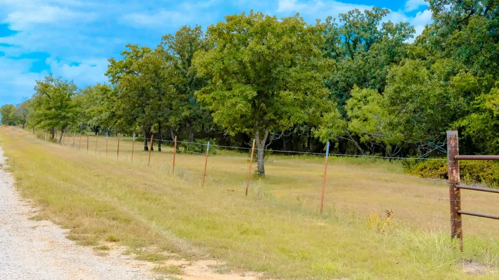 1922 Loving Road Jermyn TX 76459