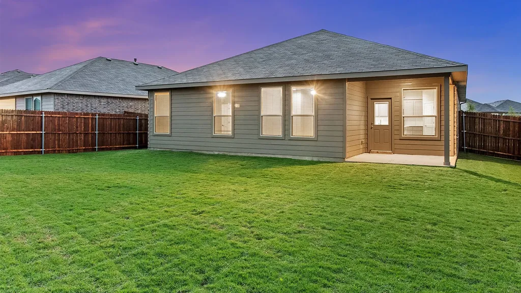 1449 Canterbury Trail Desoto TX 75115
