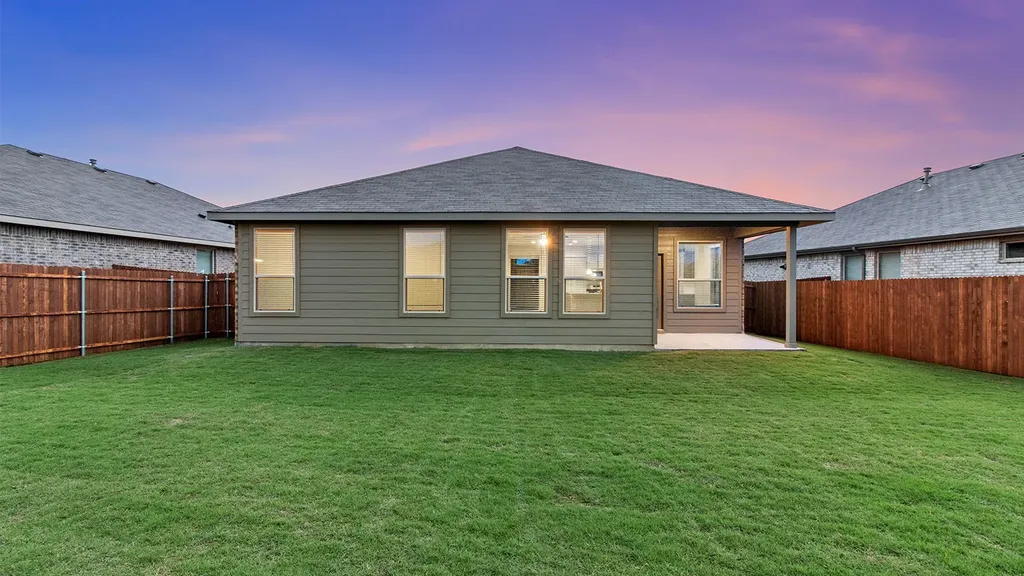 1449 Canterbury Trail Desoto TX 75115