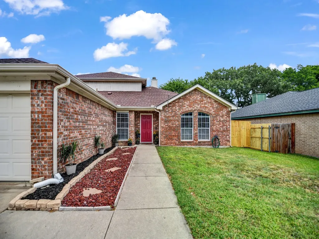 617 Oak View Court Azle TX 76020