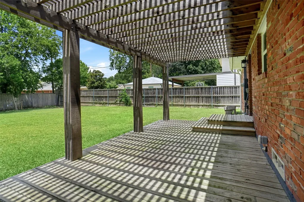 3975 Clover Lane Dallas TX 75220
