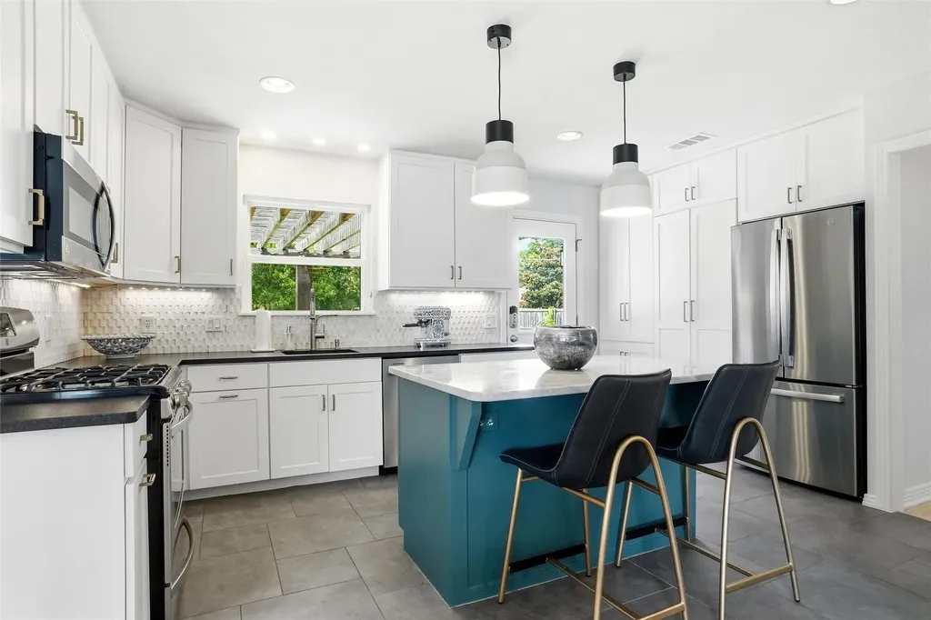 3975 Clover Lane Dallas TX 75220