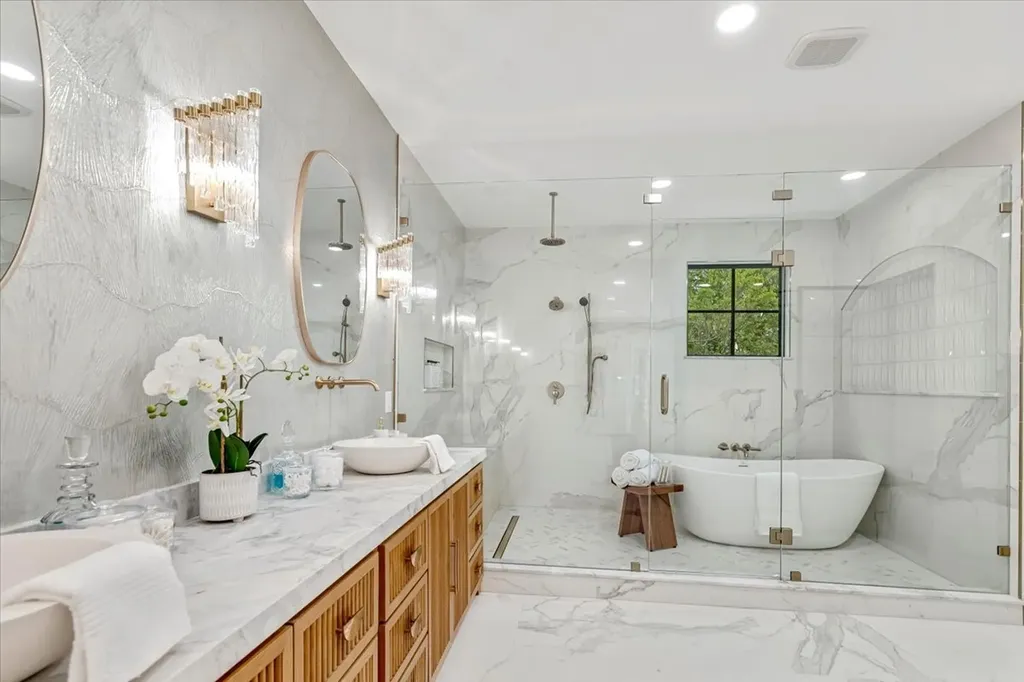 3739 N Versailles Avenue Dallas TX 75209