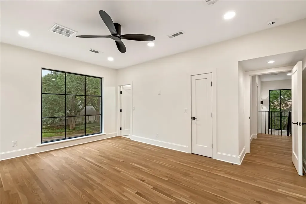 3739 N Versailles Avenue Dallas TX 75209