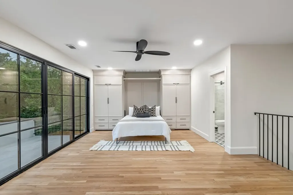 3739 N Versailles Avenue Dallas TX 75209