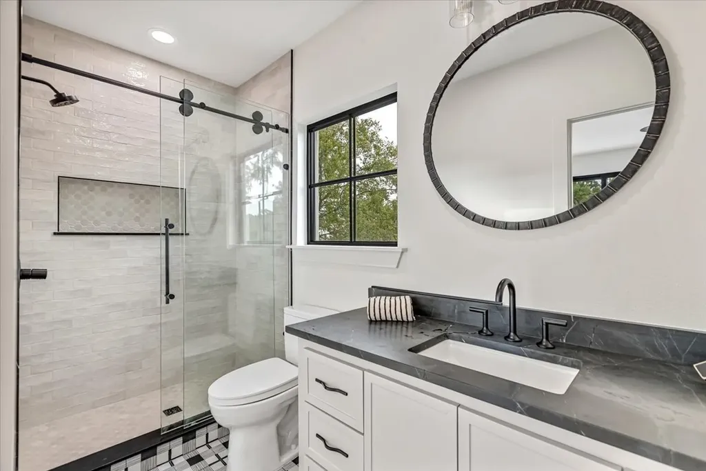 3739 N Versailles Avenue Dallas TX 75209