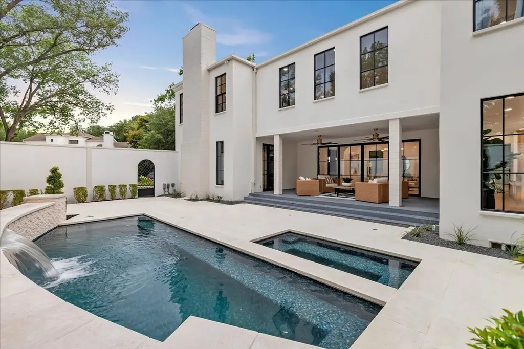 3739 N Versailles Avenue Dallas TX 75209