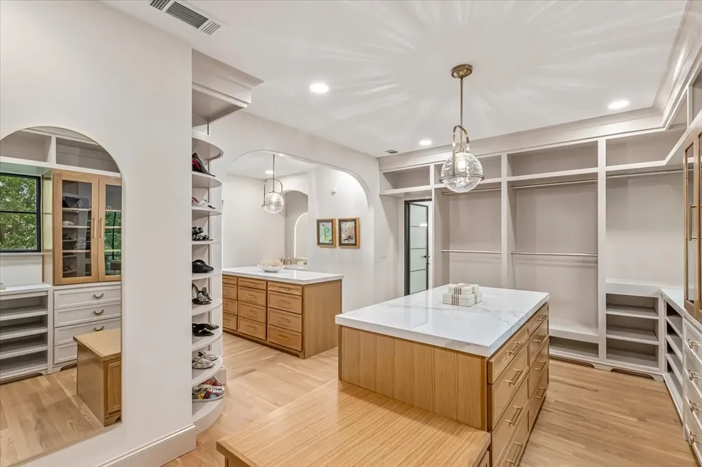 3739 N Versailles Avenue Dallas TX 75209