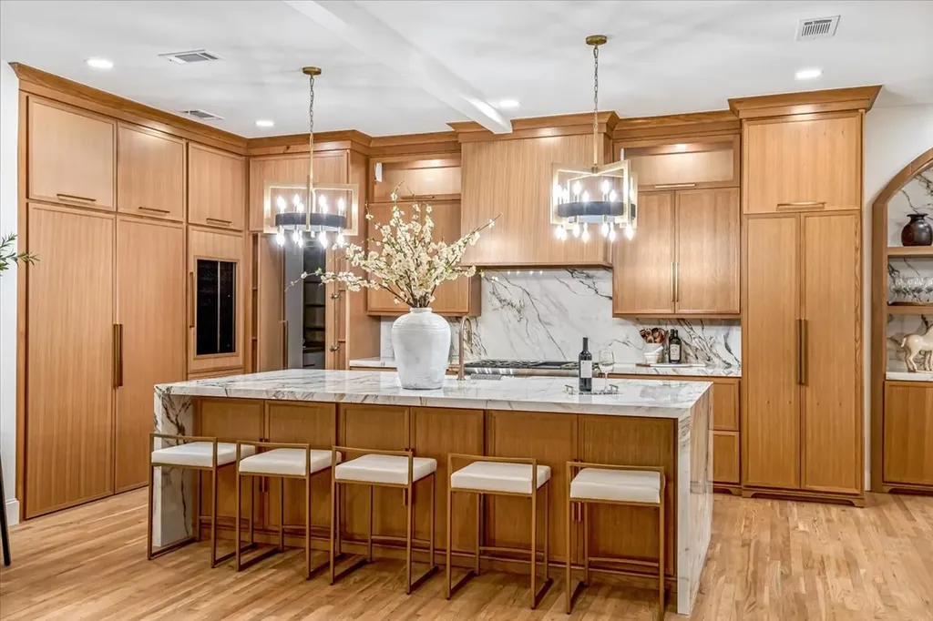 3739 N Versailles Avenue Dallas TX 75209