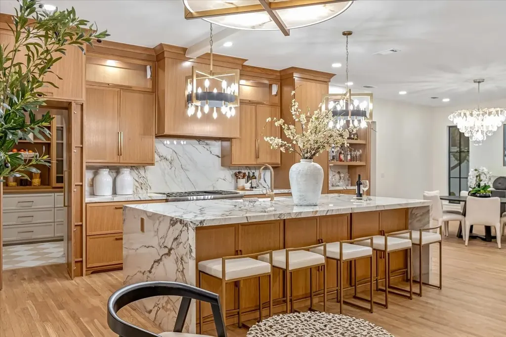 3739 N Versailles Avenue Dallas TX 75209