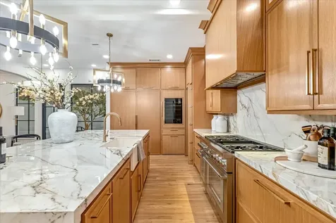 3739 N Versailles Avenue Dallas TX 75209