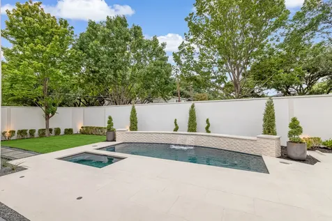 3739 N Versailles Avenue Dallas TX 75209