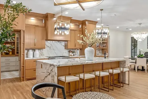 3739 N Versailles Avenue Dallas TX 75209