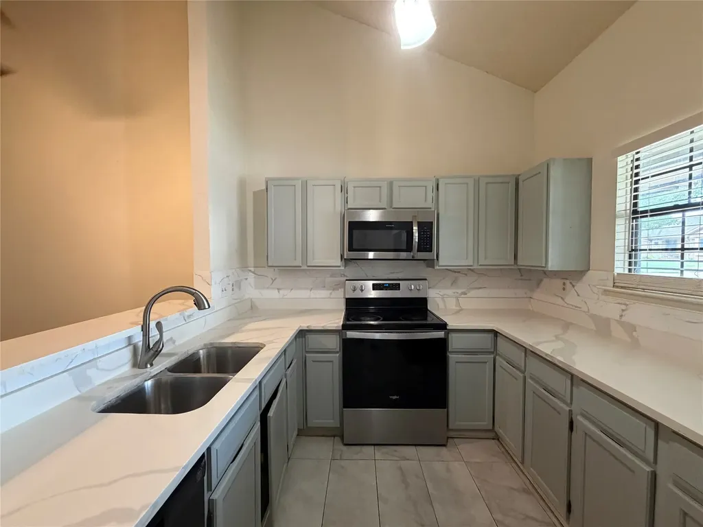 2907 Hilltop Drive Euless TX 76039